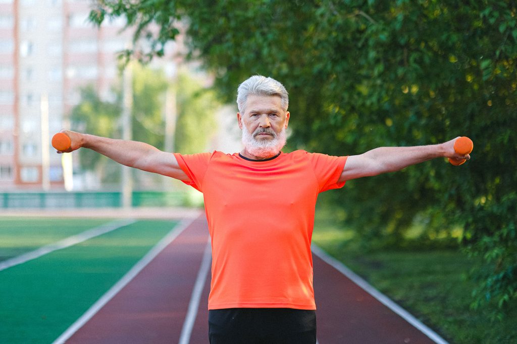De syv bedste skulderøvelser til en person med fibromyalgi